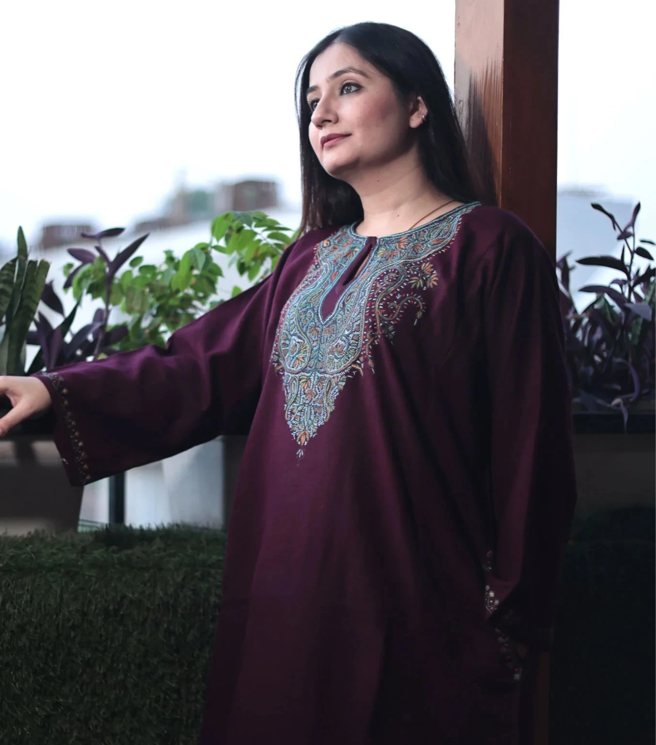 Wine Colored Ladies Pheran | Bootidaar Kashmiri Somani Embroidered | Fine Wool