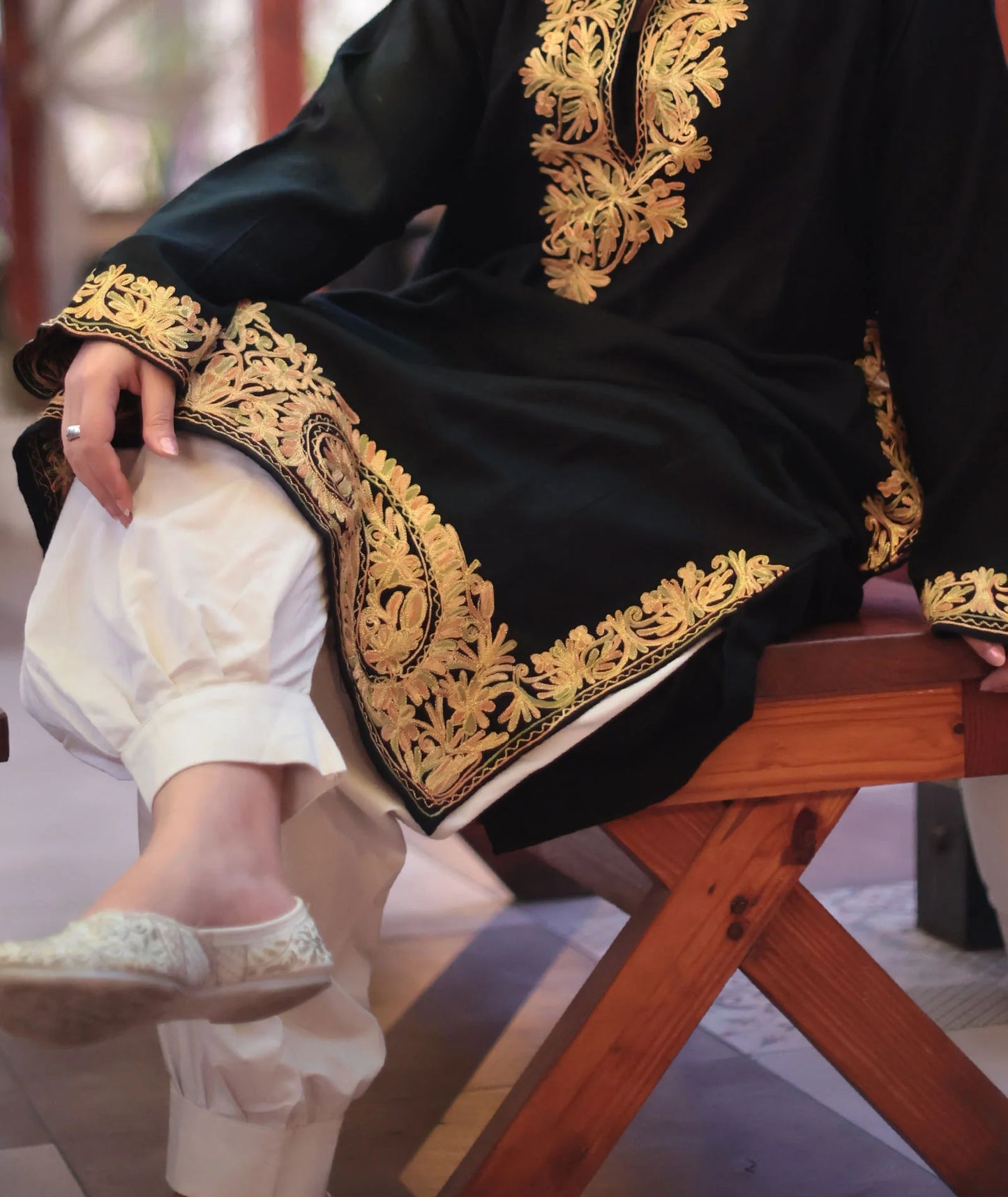 Black Colored | Aari & Zari Embroidered Ladies Pheran | Fine Cashmilion