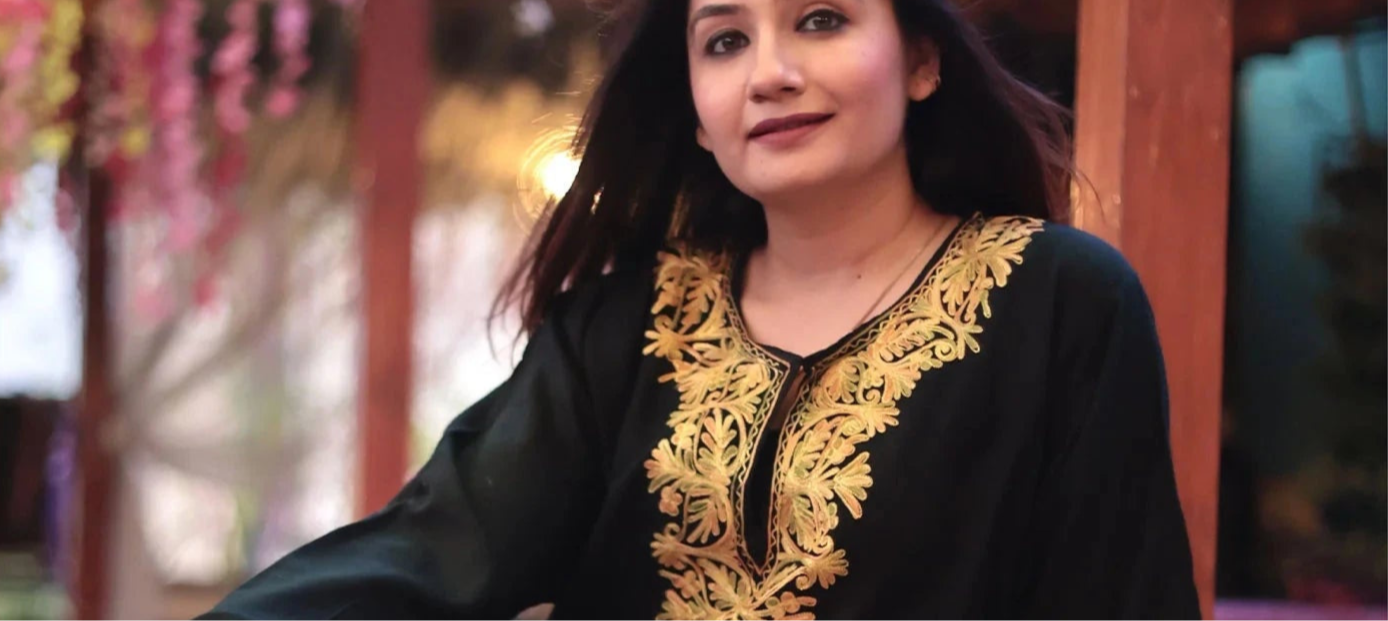 Black Colored | Aari & Zari Embroidered Ladies Pheran | Fine Cashmilion