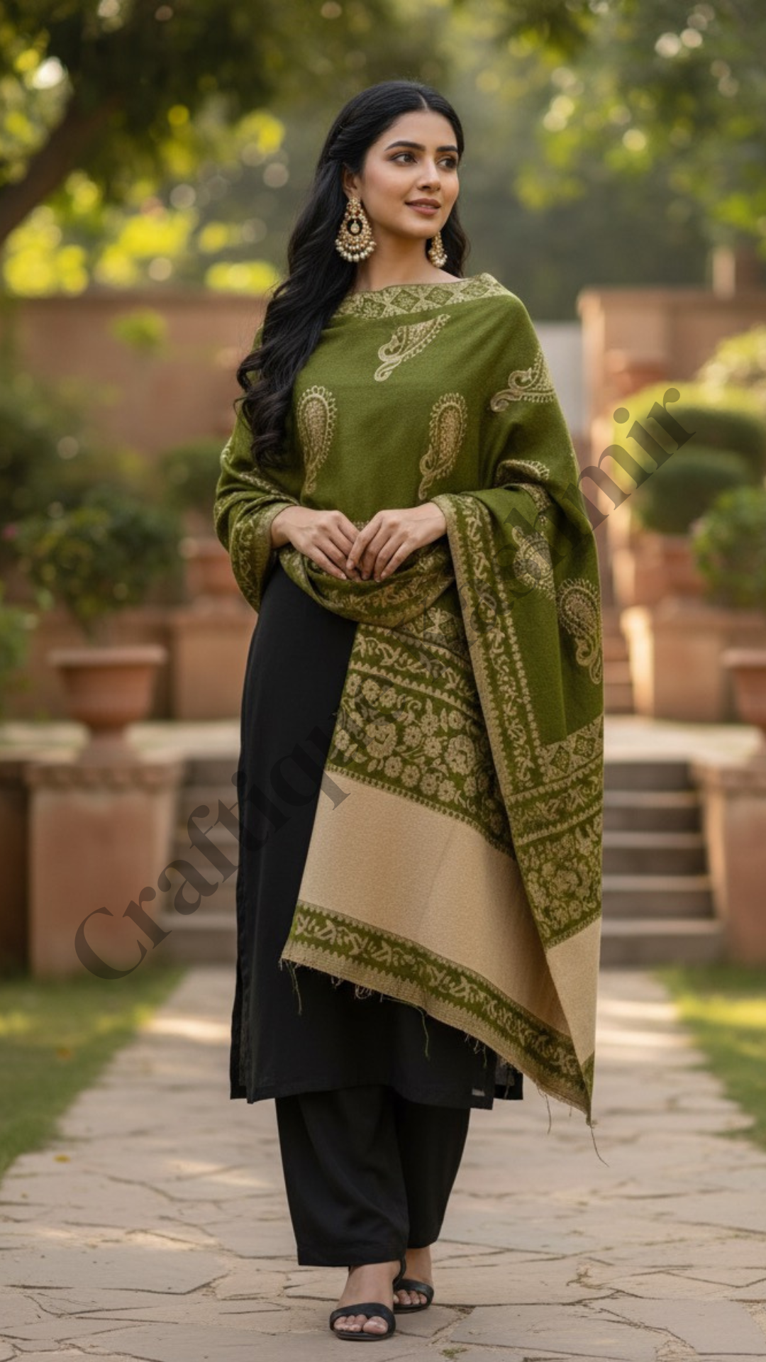 Green Paisley Design | Kashmiri Woolen Shawl | Ladies Shawl
